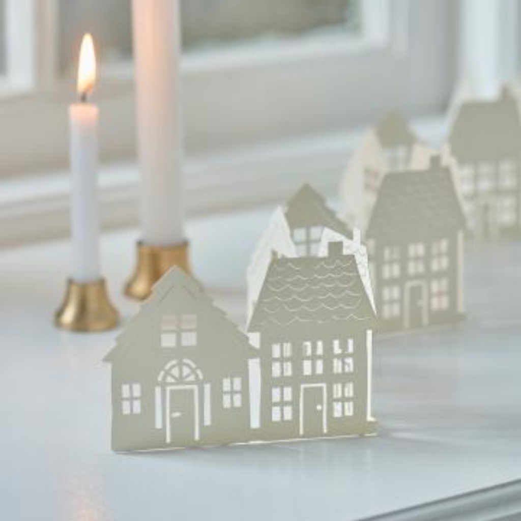 Christmas House Paper Concertina Table Garland - Thedanes.co.uk - Creative & Sustainable Living The Scandinavian Way
