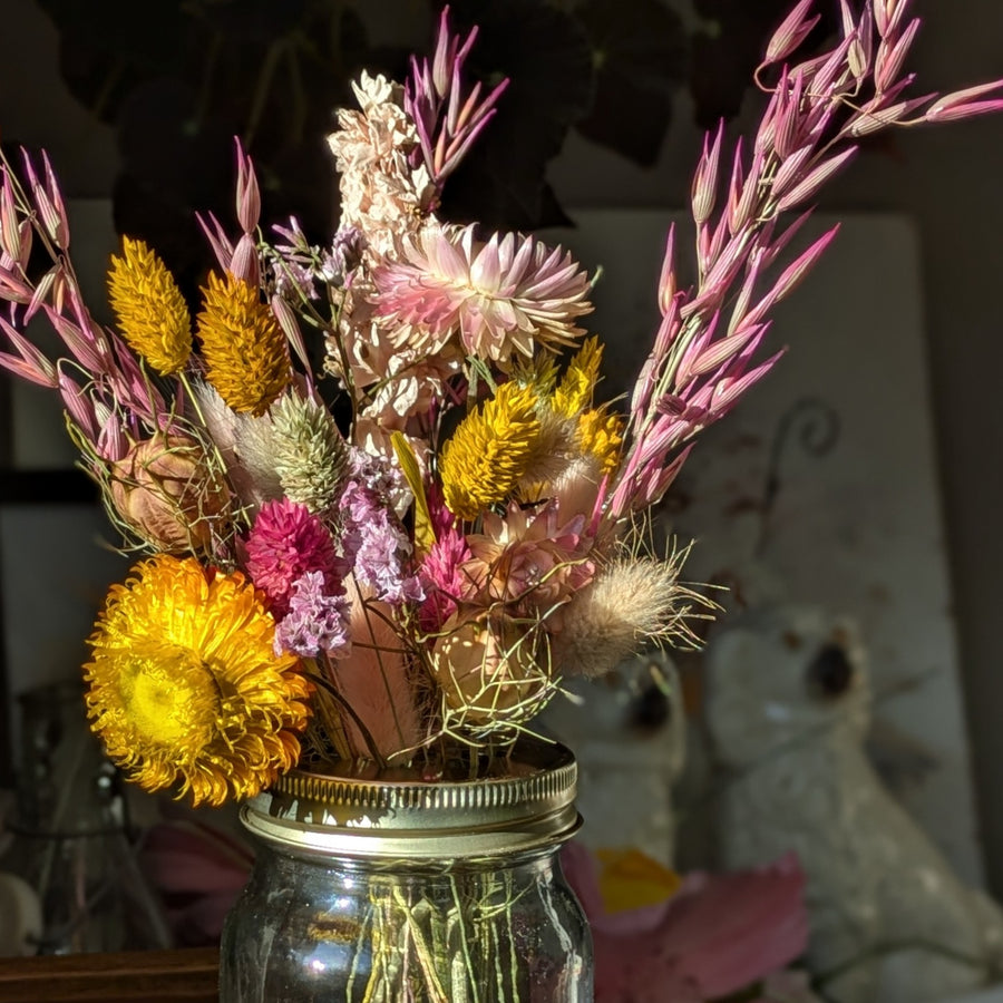 Dried Flowers Posy In Mason Jar Gift Set w/Daisy Lid - Thedanes.co.uk - Creative & Sustainable Living The Scandinavian Way