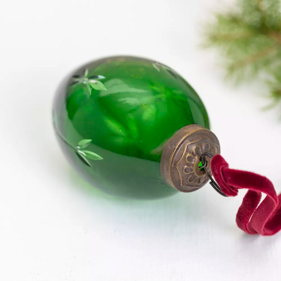 Etched Oval Or Round Green Glass Bauble | 8cm or 5cm - Thedanes.co.uk - Creative & Sustainable Living The Scandinavian Way