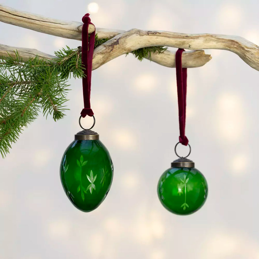 Etched Oval Or Round Green Glass Bauble | 8cm or 5cm - Thedanes.co.uk - Creative & Sustainable Living The Scandinavian Way