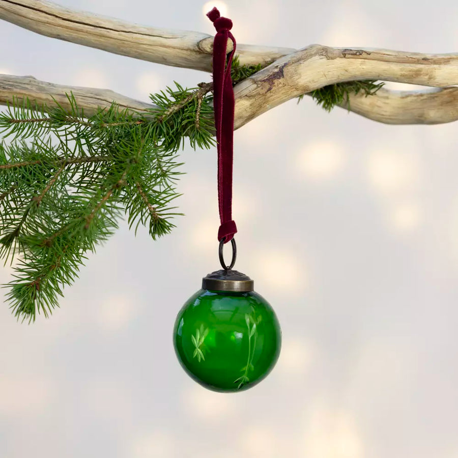Etched Oval Or Round Green Glass Bauble | 8cm or 5cm - Thedanes.co.uk - Creative & Sustainable Living The Scandinavian Way