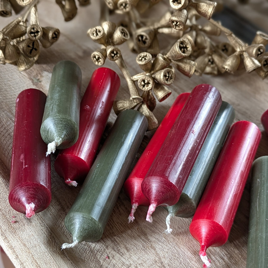 10 Mixed Short Dinner Candles | Dark Green, Maroon & Red - Thedanes.co.uk - Creative & Sustainable Living The Scandinavian Way