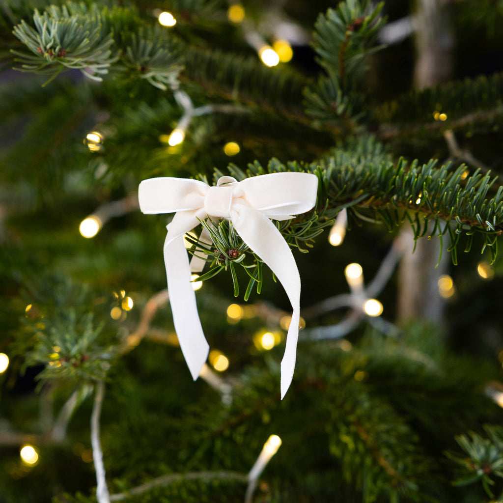 8 Christmas Gifting Velvet Bows | Red, Gold & Cream - Thedanes.co.uk - Creative & Sustainable Living The Scandinavian Way