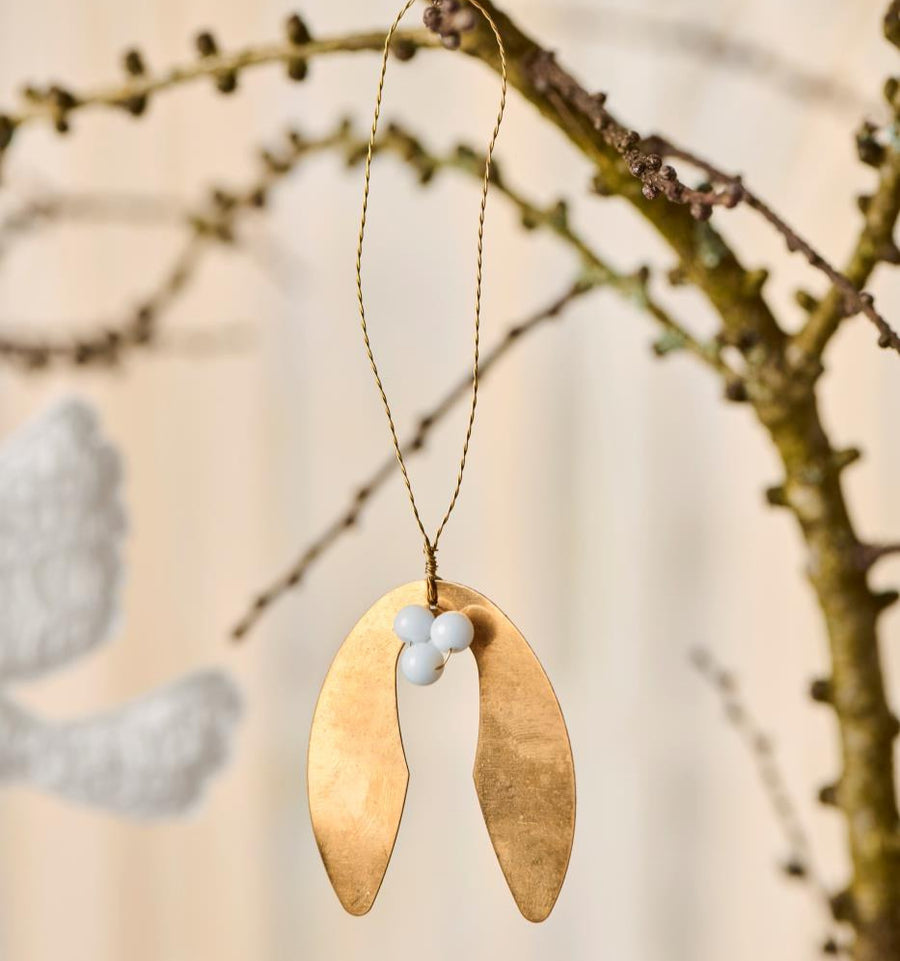 Small Golden Hanging Mistletoe Decorations W/White Beads | Set of 2 - Thedanes.co.uk - Creative & Sustainable Living The Scandinavian Way