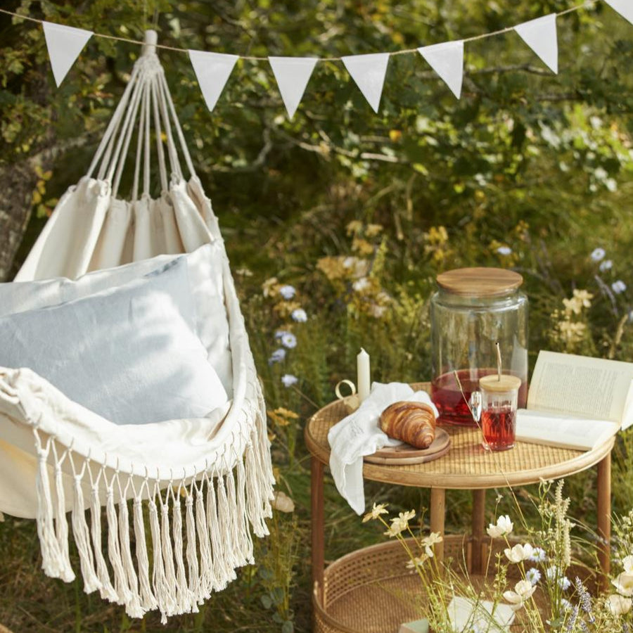 Garden Hanging Hammock with tassels - This comfy Scandi-style hammock is made from soft off white cotton 