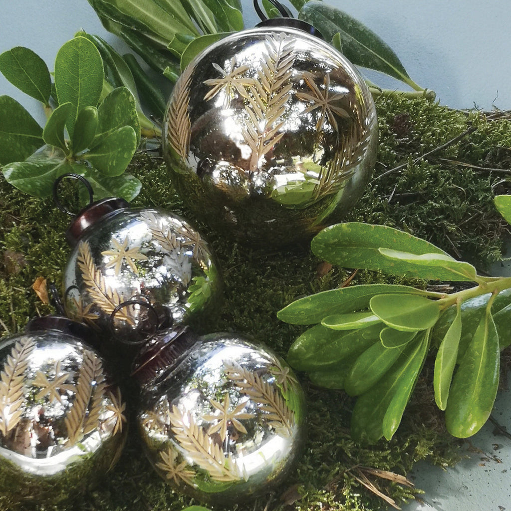 Vintage Etched Silver w/ Gold Glass Bauble | 2 Sizes - Thedanes.co.uk - Creative & Sustainable Living The Scandinavian Way