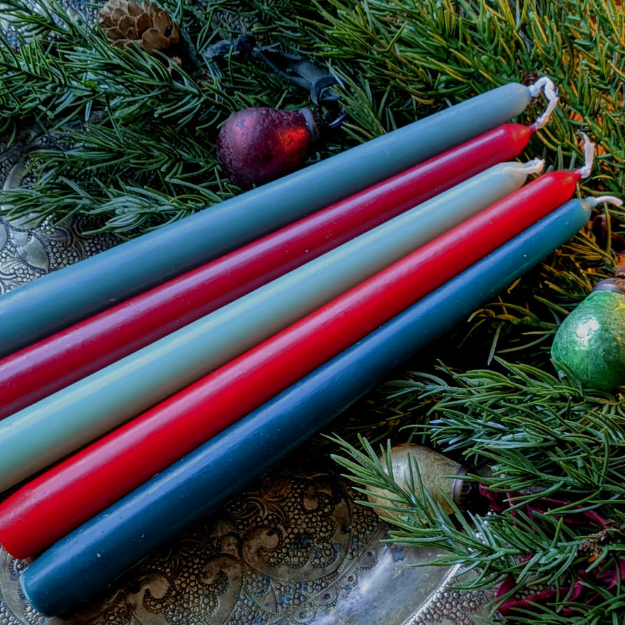 10 Tapered Dinner Candles 22mm| Christmas Colour Mix - Thedanes.co.uk - Creative & Sustainable Living The Scandinavian Way