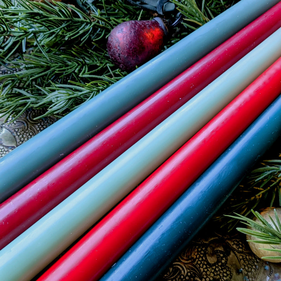 10 Tapered Dinner Candles 22mm| Christmas Colour Mix - Thedanes.co.uk - Creative & Sustainable Living The Scandinavian Way