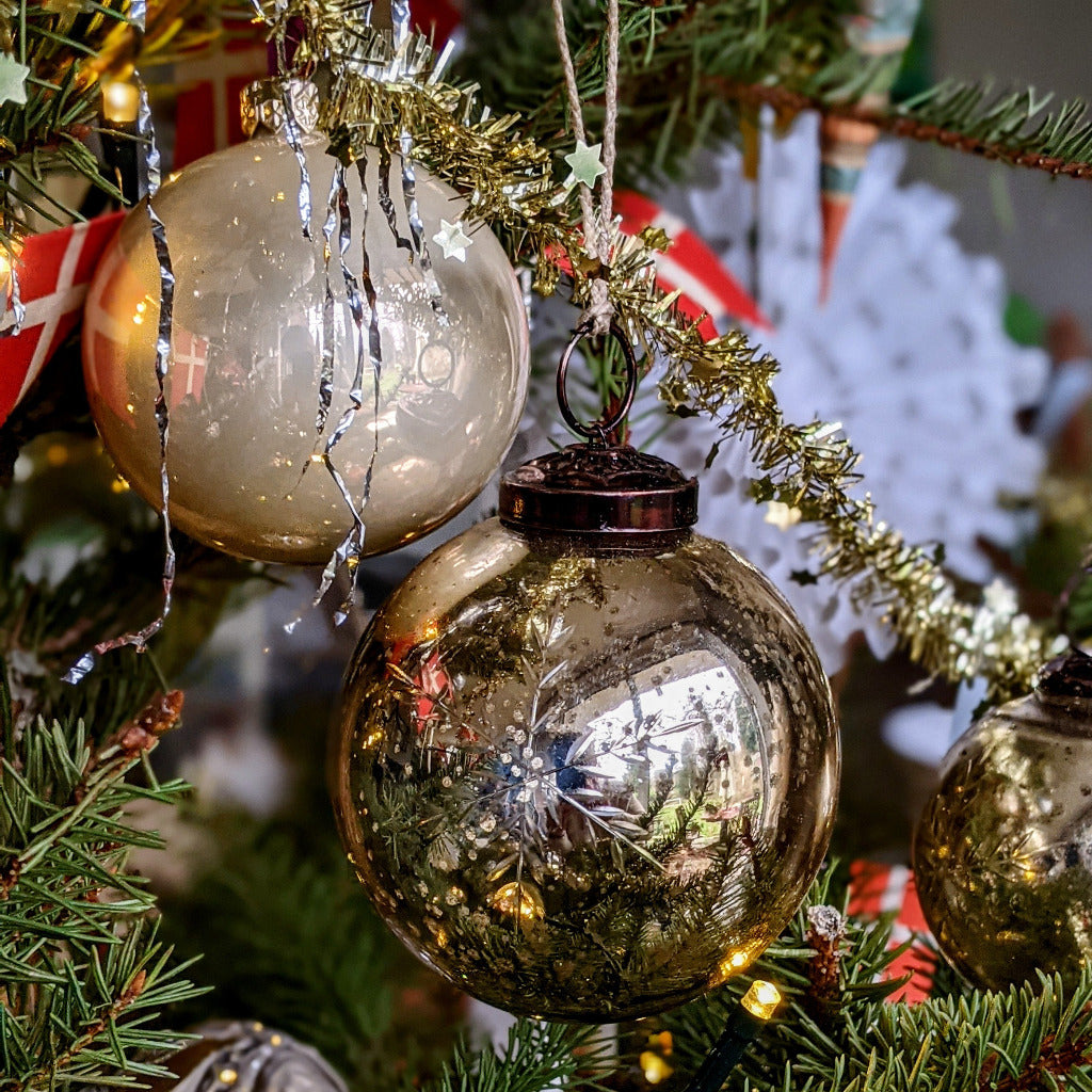 Gold Snowflake Etched Glass Bauble - 3 Sizes - Thedanes.co.uk - Creative & Sustainable Living The Scandinavian Way
